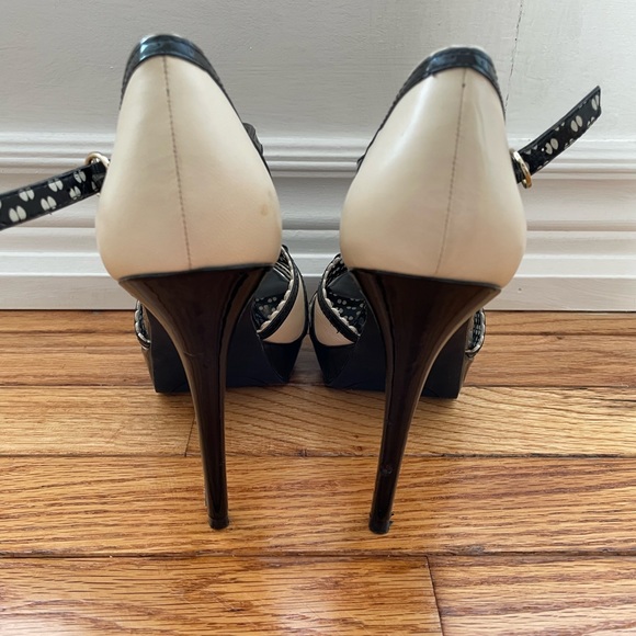 Black and White Jessica Simpson Heels - Picture 4 of 4